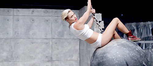 miley-cyrus-wrecking-ball-video